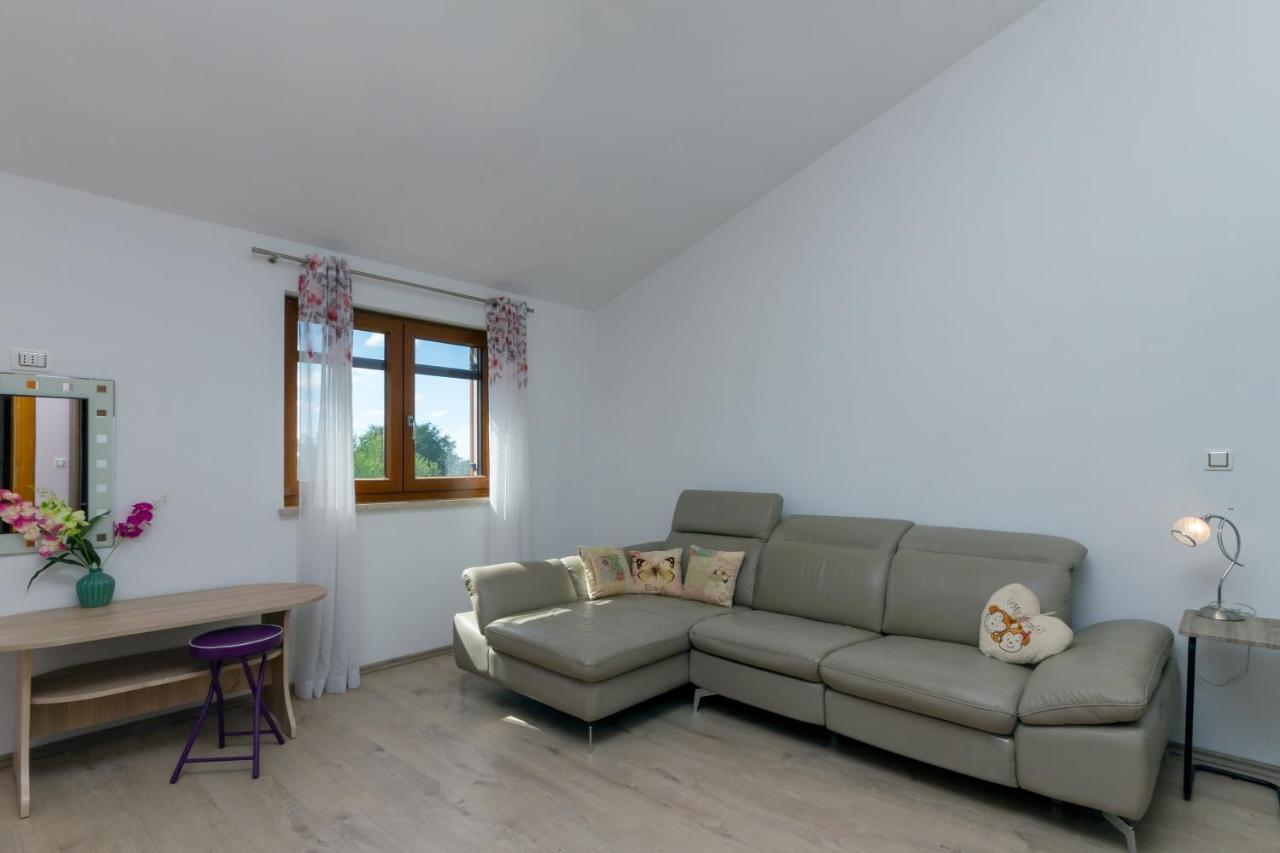 Magic Apartment *