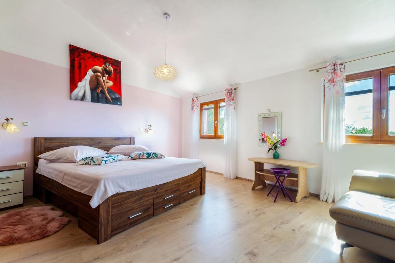Magic Apartment
