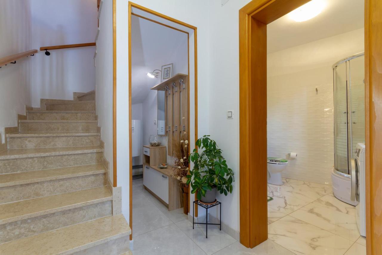Apartment Magic *
